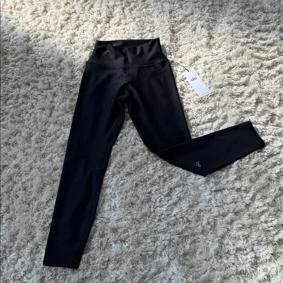 ALO Yoga Jet Black High-Rise air lift Leggings size M-NWT - Picture 1 of 5